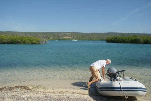 Shelter behind mangroves.JPG © Ian & Andrea Treleaven